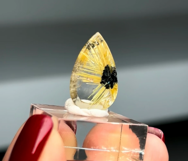 Very High-Grade Star Rutile Quartz with Hematite – Novo Horizonte, Brazil