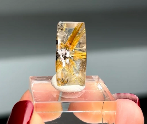 Very High-Grade Star Rutile Quartz with Hematite – Novo Horizonte, Brazil