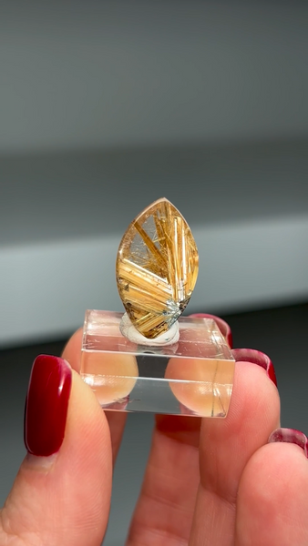 Very High-Grade Star Rutile Quartz with Hematite – Novo Horizonte, Brazil